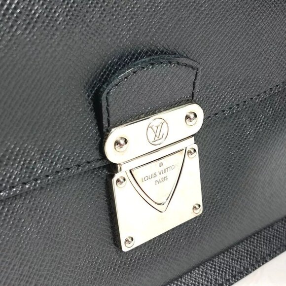 LOUIS VUITTON Taiga Belair Bag Pouch Clutch Bag with Strap - Picture 12 of 16